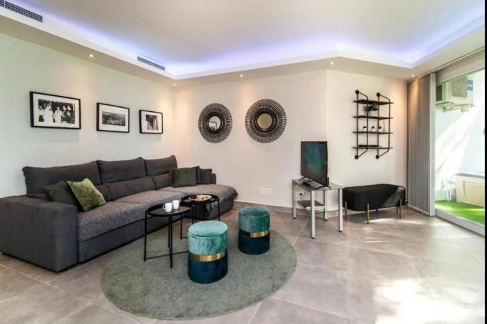 First Floor With 2 Bed Apartment *