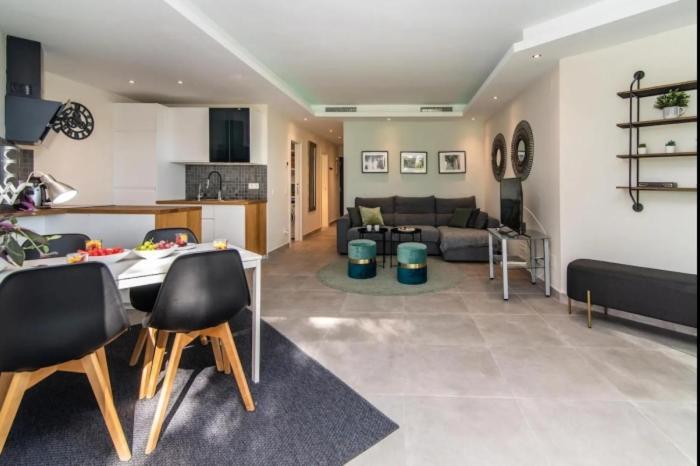 First Floor With 2 Bed * Marbella