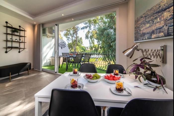 First Floor With 2 Bed Apartment