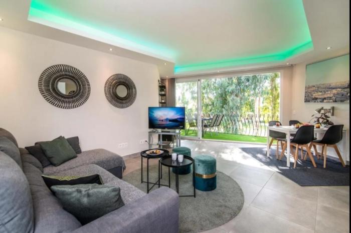 First Floor With 2 Bed Apartment Marbella